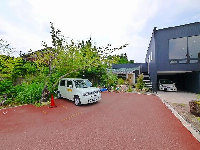 ALEGREの森の駐車場