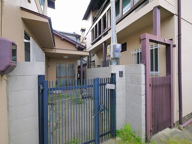 学園大和町3丁目貸家のエントランス