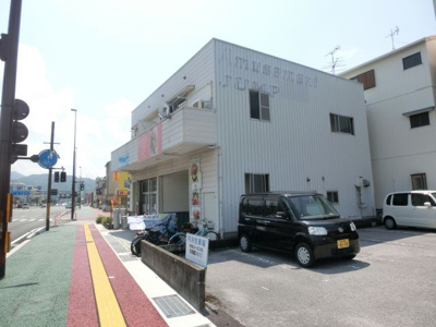 【外観】 | 高知市潮新町 収益物件 売テナント１棟 | 建物南東向きで陽当り良好です。