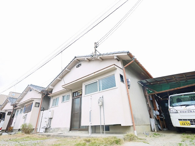 辰巳一戸建貸家のエントランス