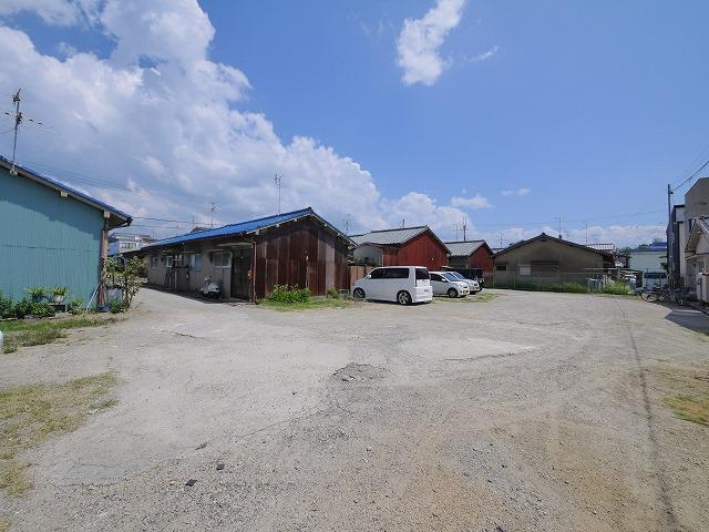 辰巳一戸建貸家の駐車場