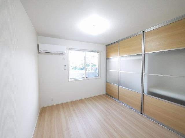 ファイブスターの洋室|落ち着いた色調の洋室です