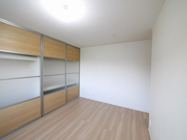 ファイブスターの寝室|広くて明るい寝室