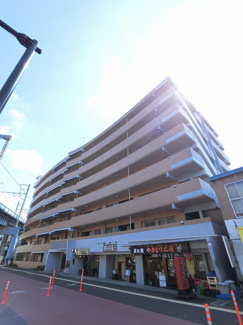 【外観】 | 5階部分角部屋のため人通りが少なくプライバシーを保てます！