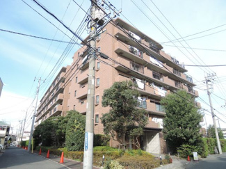 【外観】 | 南東向きで陽当り良好！目の前は緑が広がります♪