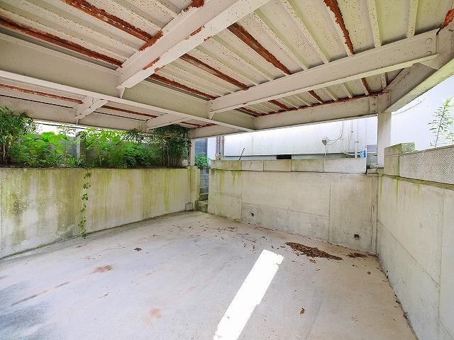 北新町　浦山邸の駐車場