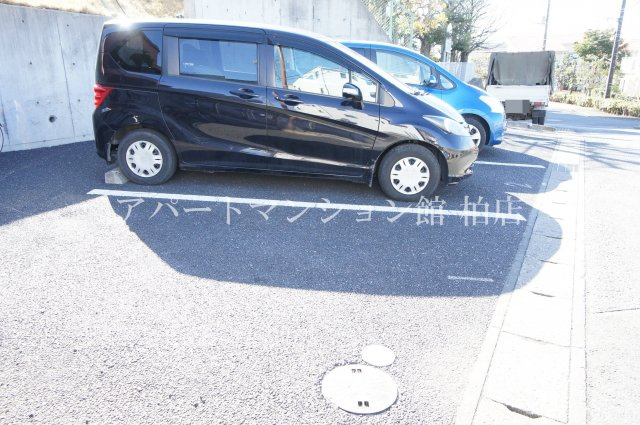アシネスの駐車場