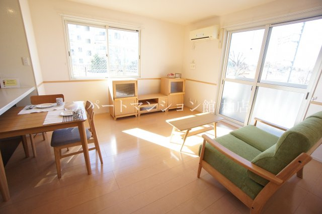 アシネスの居間・リビング