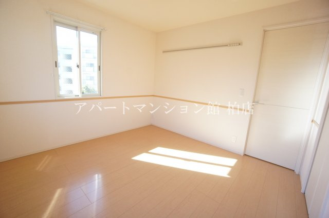 アシネスの洋室