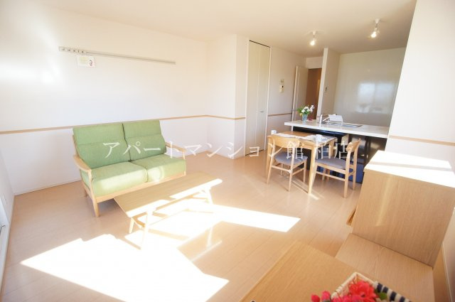 アシネスの居間・リビング|CGで家具等を配置したものです。実際に家具等は含まれません。