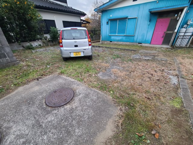 弓渡貸家の駐車場