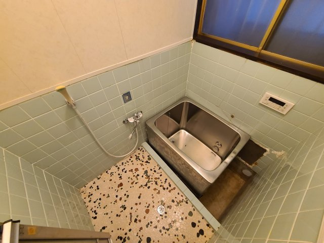 弓渡貸家の浴室