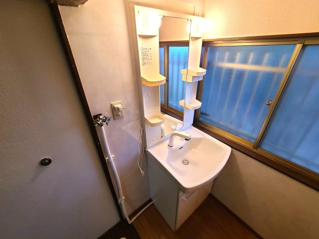 弓渡貸家の洗面所