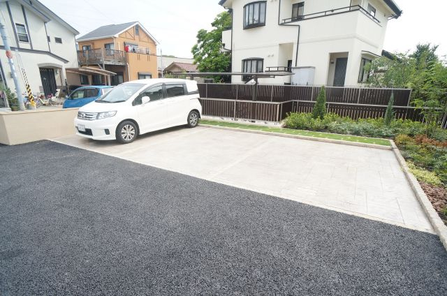 SERENO中野の駐車場