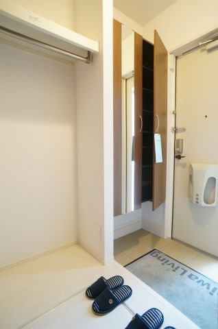 SERENO中野の玄関
