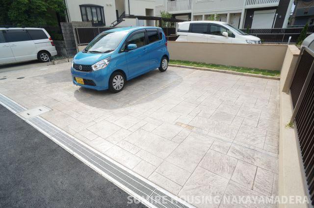SERENO中野の駐車場