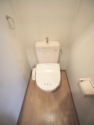 【トイレ】 | レジデンス・ノヴァＥ | 温水洗浄暖房便座機能付のトイレです。