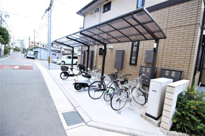【その他共用部分】 | プレミール東本町 | 屋根付き駐輪場