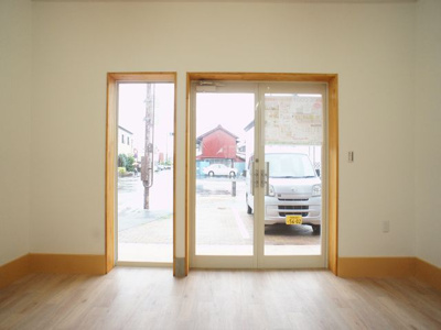 【玄関】 | IKコープテナント | 裏と表に入口があります♪