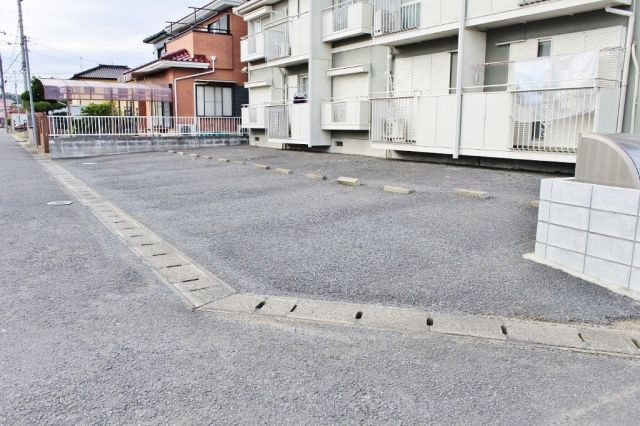 サニーフラットＯの駐車場
