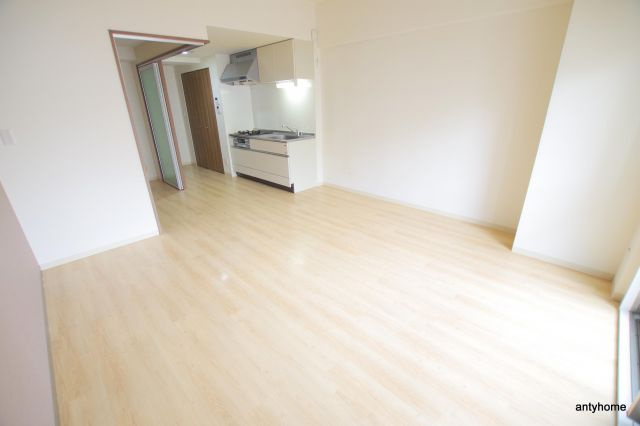 フェニックスコート　仲介手数料無料の居間・リビング