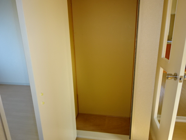 サンライン川入Ｂの収納|廊下収納
