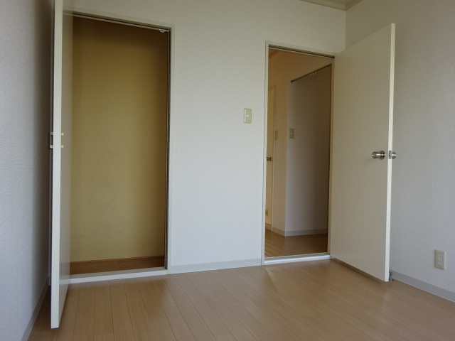 サンライン川入Ｂの収納|洋室