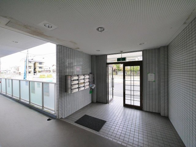 ローズベリー大西のエントランス|清潔なエントランスです