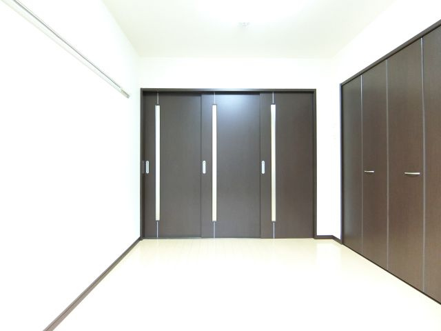 フジパレス草尾の洋室