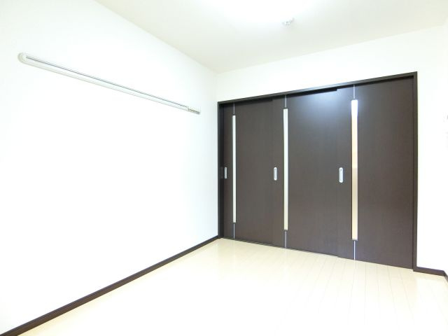 フジパレス草尾の洋室