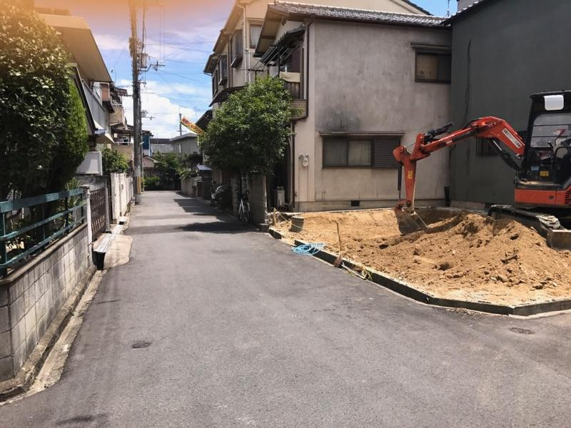 グラッド・タウン灰塚６丁目の前面道路含む現地写真