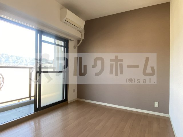 コルティーレ緑ヶ丘の洋室