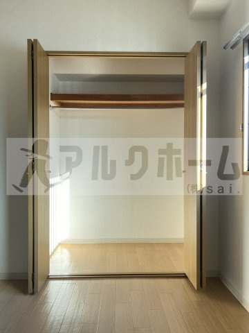 コルティーレ緑ヶ丘の洋室