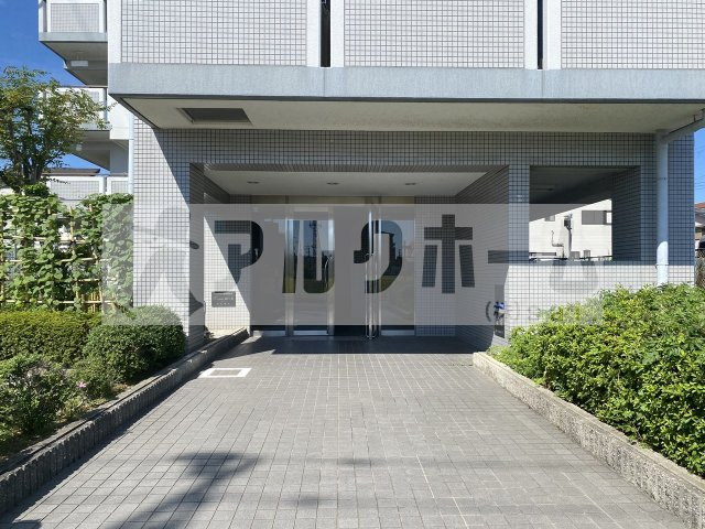 コルティーレ緑ヶ丘のエントランス