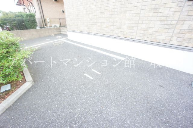 フローレンスTCの駐車場