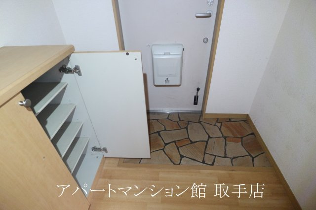 ユニ・ササキの玄関