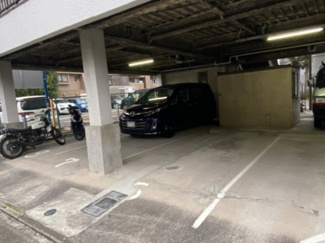 【駐車場】
