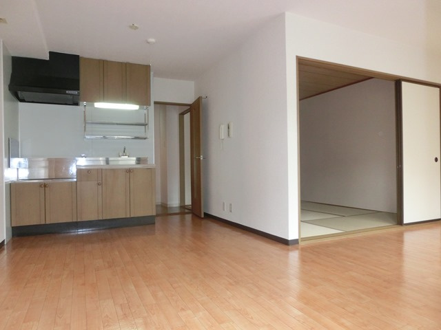 ロイヤルカーサ姫里の居間・リビング