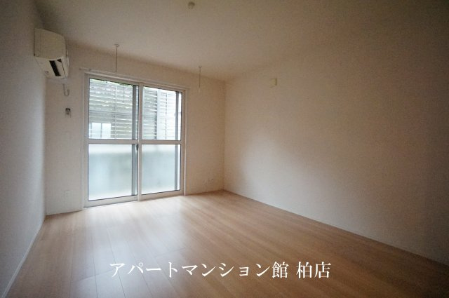 ヴェルデ大島田の居間・リビング