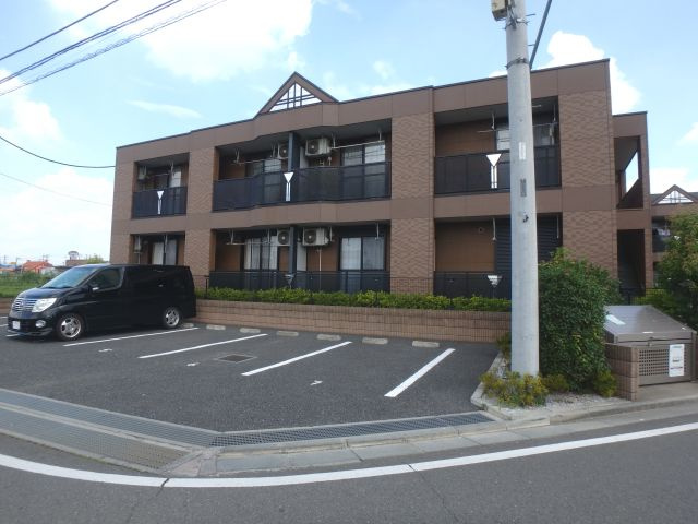 坂戸市にっさい花みず木２丁目のアパートの外観