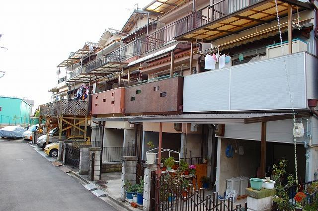 湯川貸家の外観|外観です。１F部分に駐車場があります