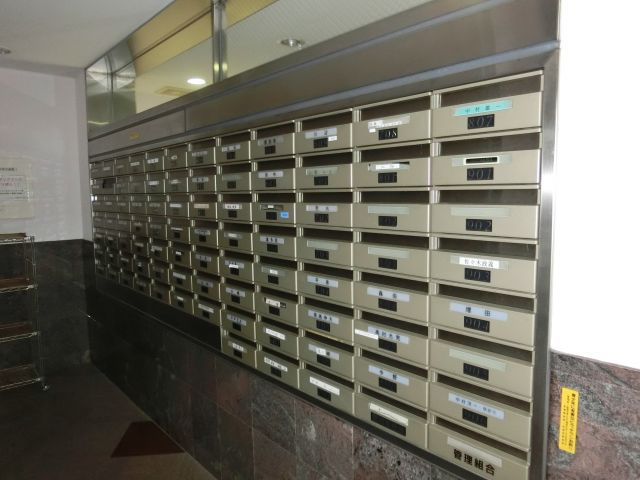 ライオンズガーデン習志野　船橋市七林町のエントランス|集合ポスト