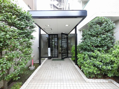 【エントランス】 | 梅屋敷パークファミリア | 京浜急行線「梅屋敷」駅徒歩1分と好立地！