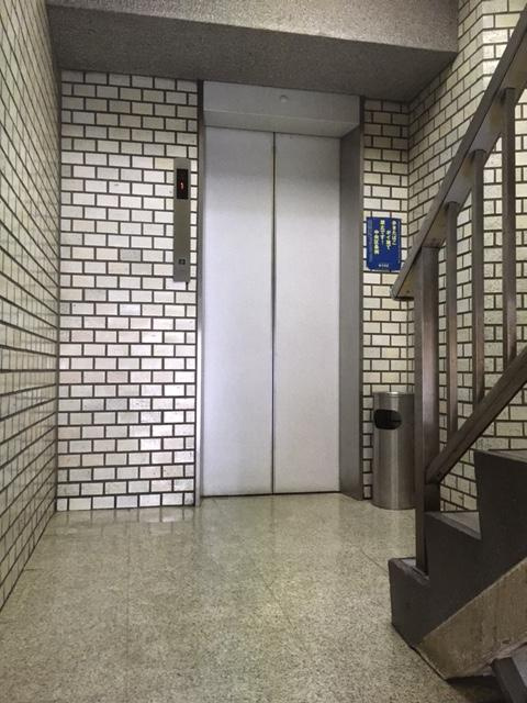 第二五味ビルのエントランス