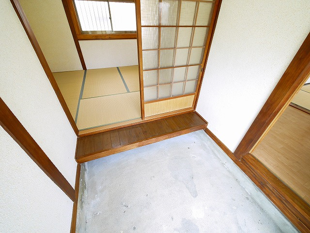 六条七番住宅の玄関|きれいな玄関です