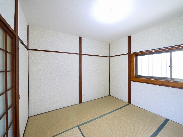 六条七番住宅の和室|明るい和室です