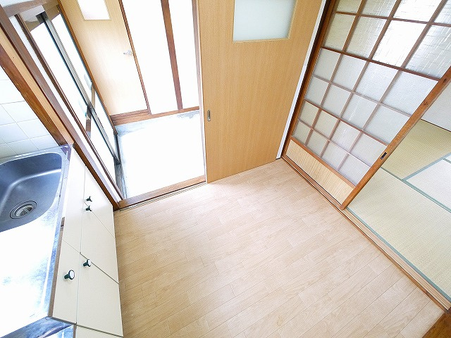 六条七番住宅のキッチン|コンパクトなキッチンで掃除もラクラク