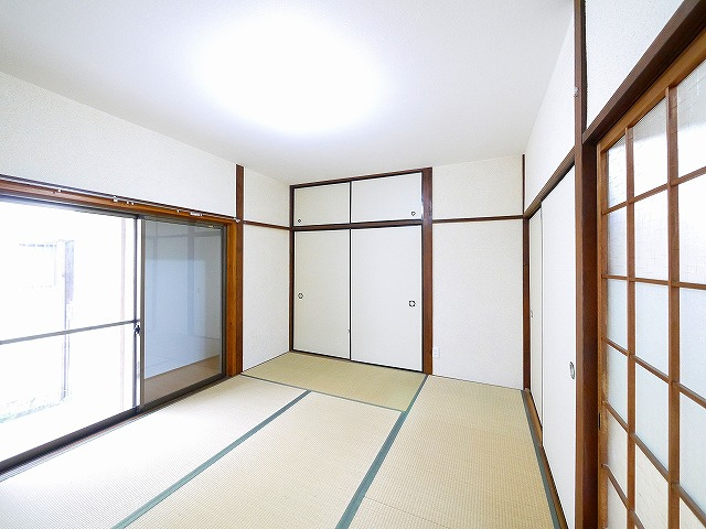 六条七番住宅の和室|広々とした和室です