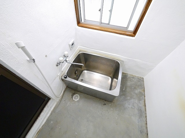 六条七番住宅の浴室|レトロなお風呂です