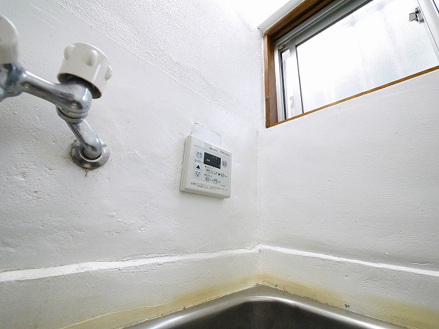 六条七番住宅の設備|浴室内リモコン